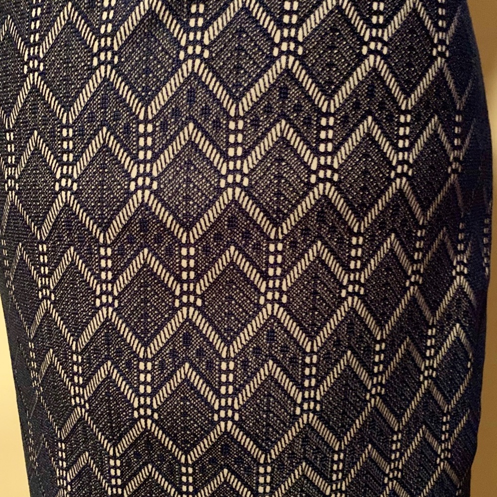 Navy and cream pencil skirt - Picture 4 of 4